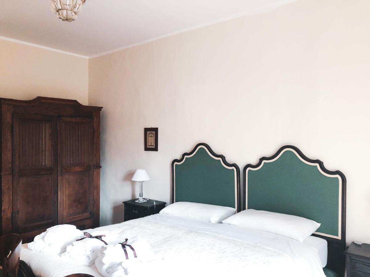 Palazzo Sismonda Bed & Breakfast Corneliano d'Alba Cameră foto
