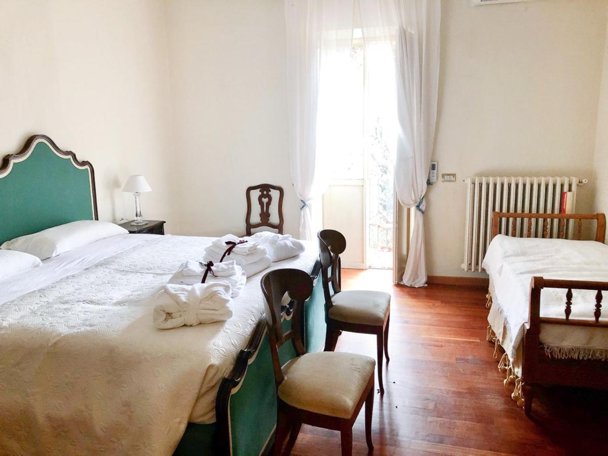 Palazzo Sismonda Bed & Breakfast Corneliano d'Alba Cameră foto