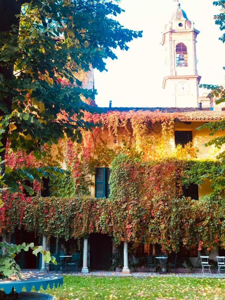 Palazzo Sismonda Bed & Breakfast Corneliano d'Alba Exterior foto