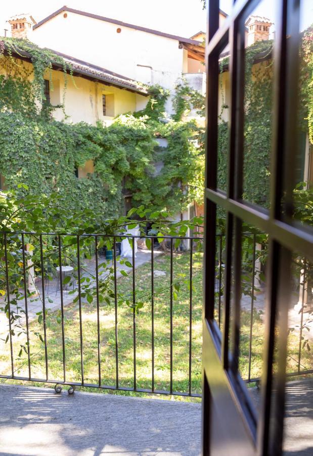 Palazzo Sismonda Bed & Breakfast Corneliano d'Alba Exterior foto