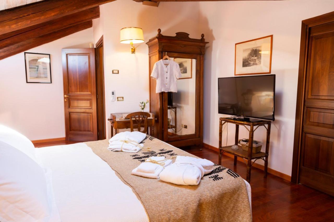 Palazzo Sismonda Bed & Breakfast Corneliano d'Alba Exterior foto
