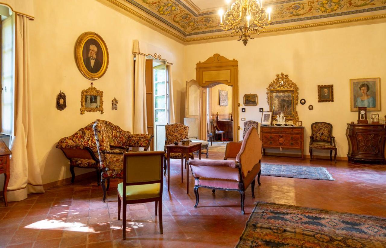 Palazzo Sismonda Bed & Breakfast Corneliano d'Alba Exterior foto