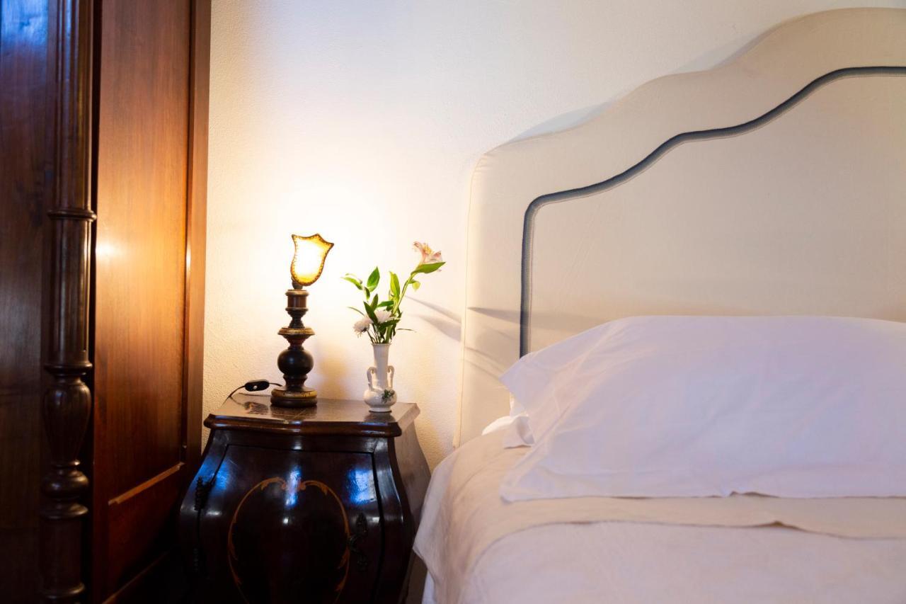 Palazzo Sismonda Bed & Breakfast Corneliano d'Alba Exterior foto