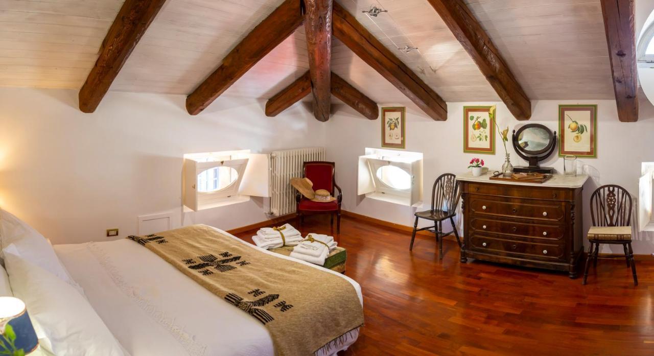 Palazzo Sismonda Bed & Breakfast Corneliano d'Alba Exterior foto