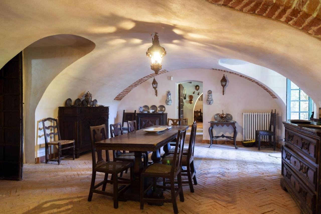 Palazzo Sismonda Bed & Breakfast Corneliano d'Alba Exterior foto