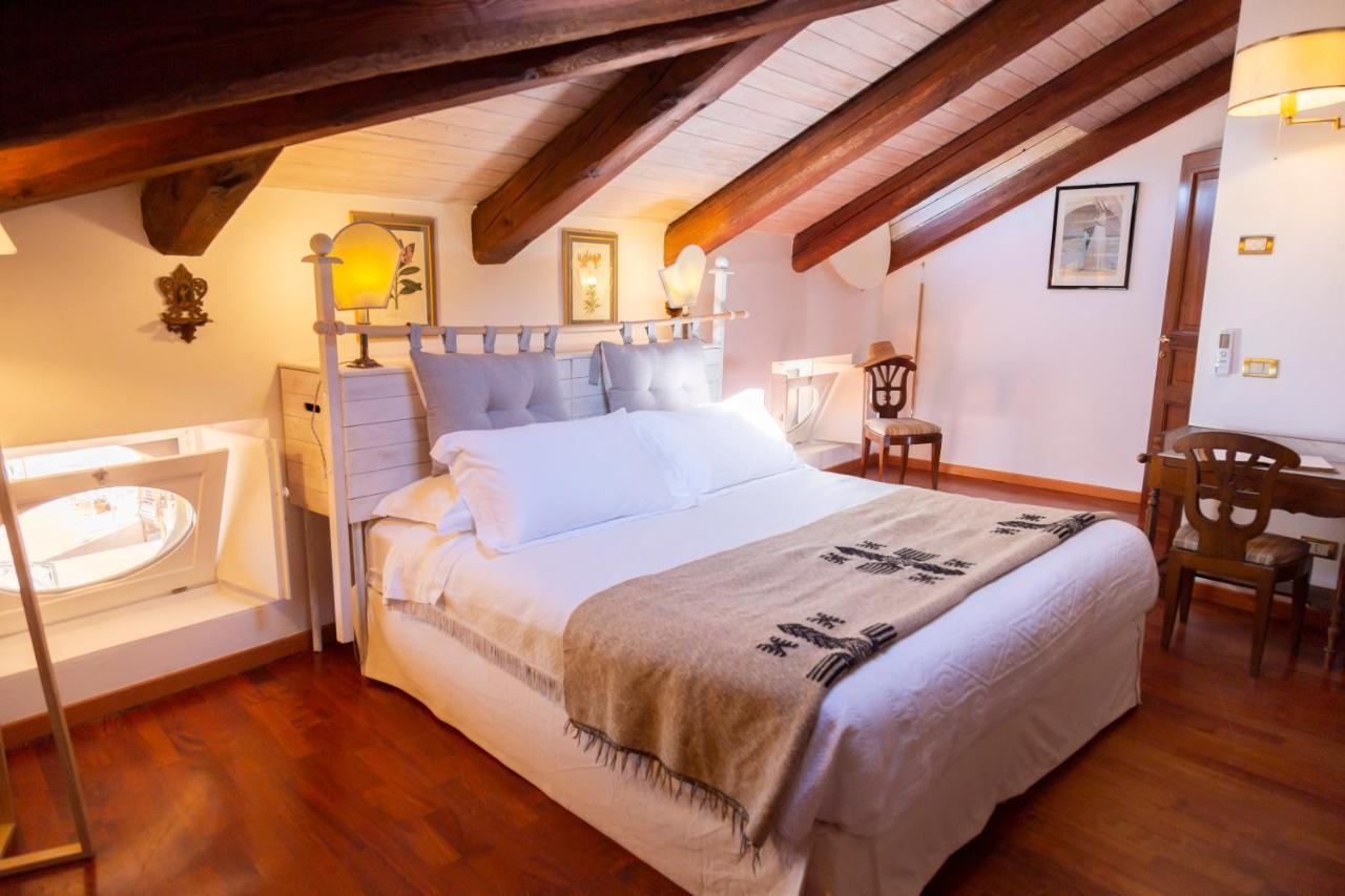 Palazzo Sismonda Bed & Breakfast Corneliano d'Alba Exterior foto